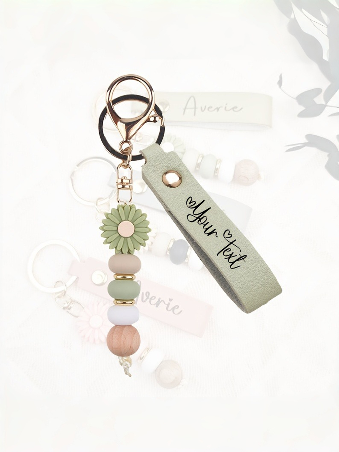 Customizable Daisy Beaded Keychain, an Elegant Gift for Women